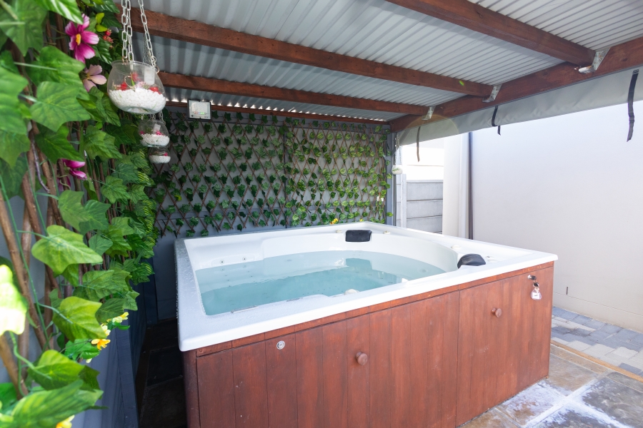 2 Bedroom Property for Sale in Joostenberg Western Cape